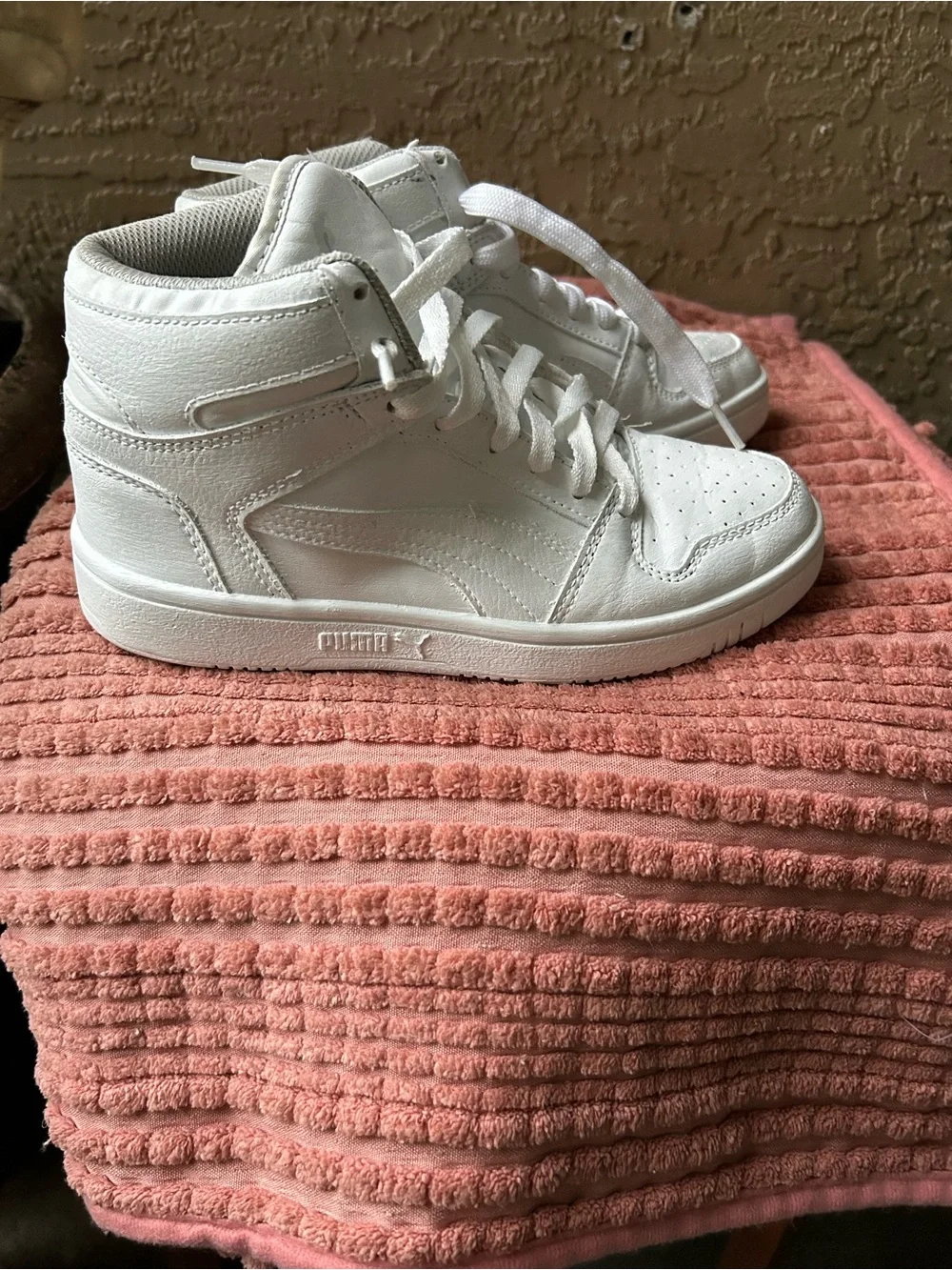 Kids All-White High-Top Sneakers – Clean Everyday Comfort